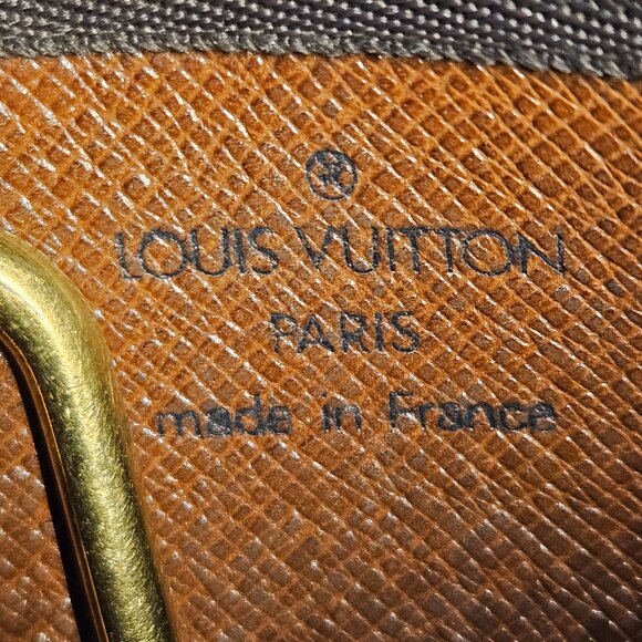 Louis Vuitton Monogram Pochette ClΓ©s - Picture 3 of 15